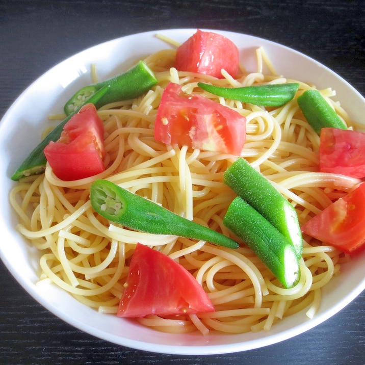 トマトとオクラのコンソメスパゲッティー